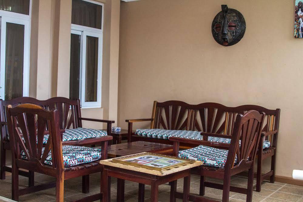 Alma House Hotel Accra Buitenkant foto
