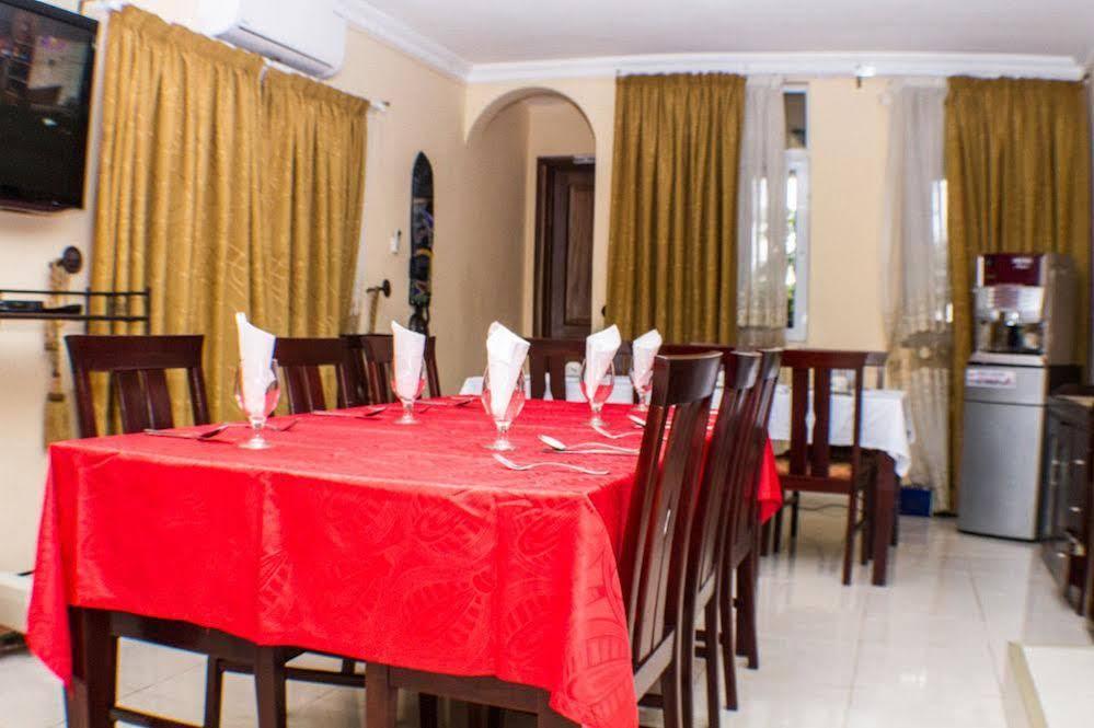 Alma House Hotel Accra Buitenkant foto