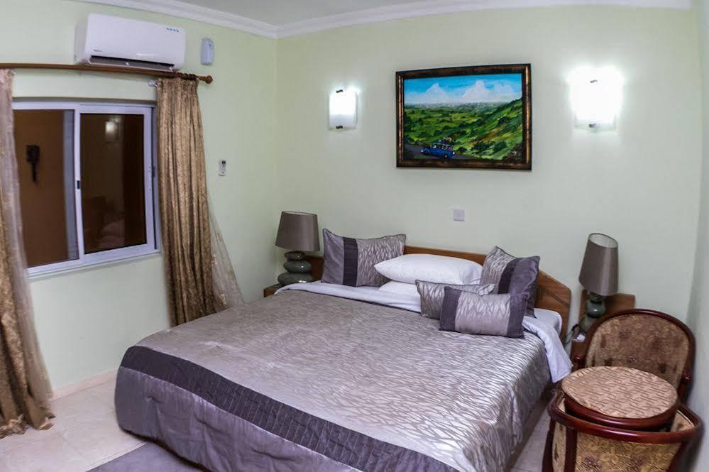 Alma House Hotel Accra Buitenkant foto