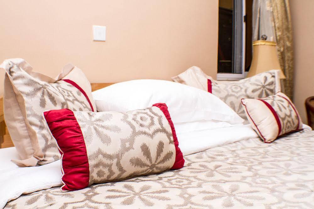 Alma House Hotel Accra Buitenkant foto