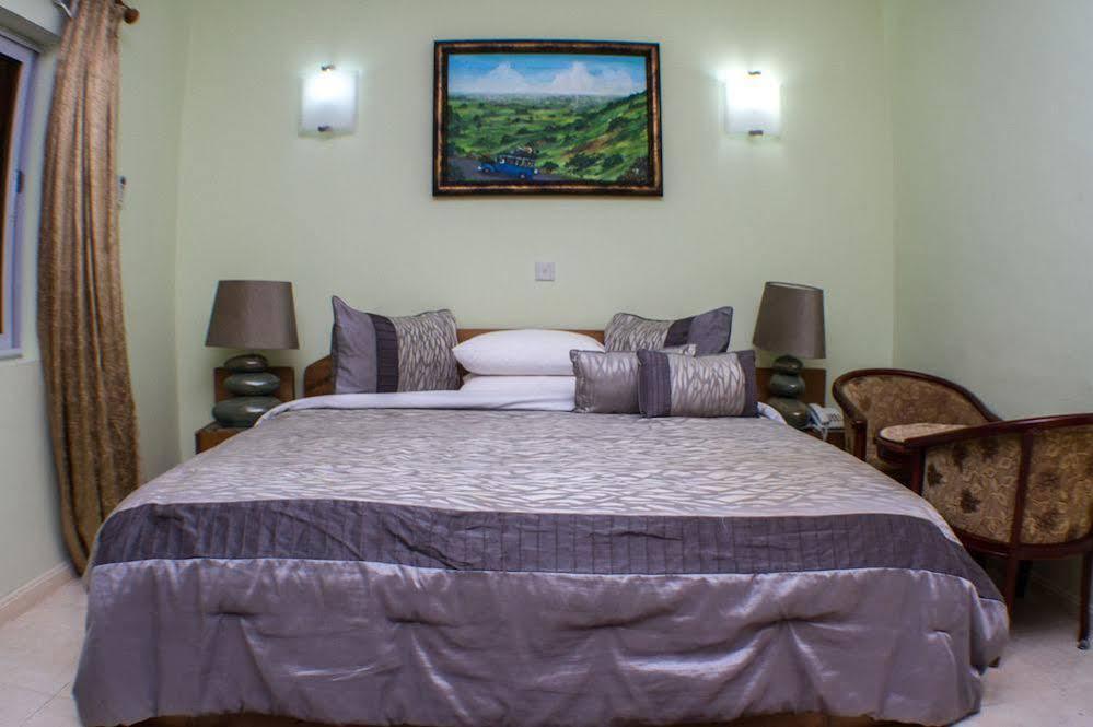 Alma House Hotel Accra Buitenkant foto