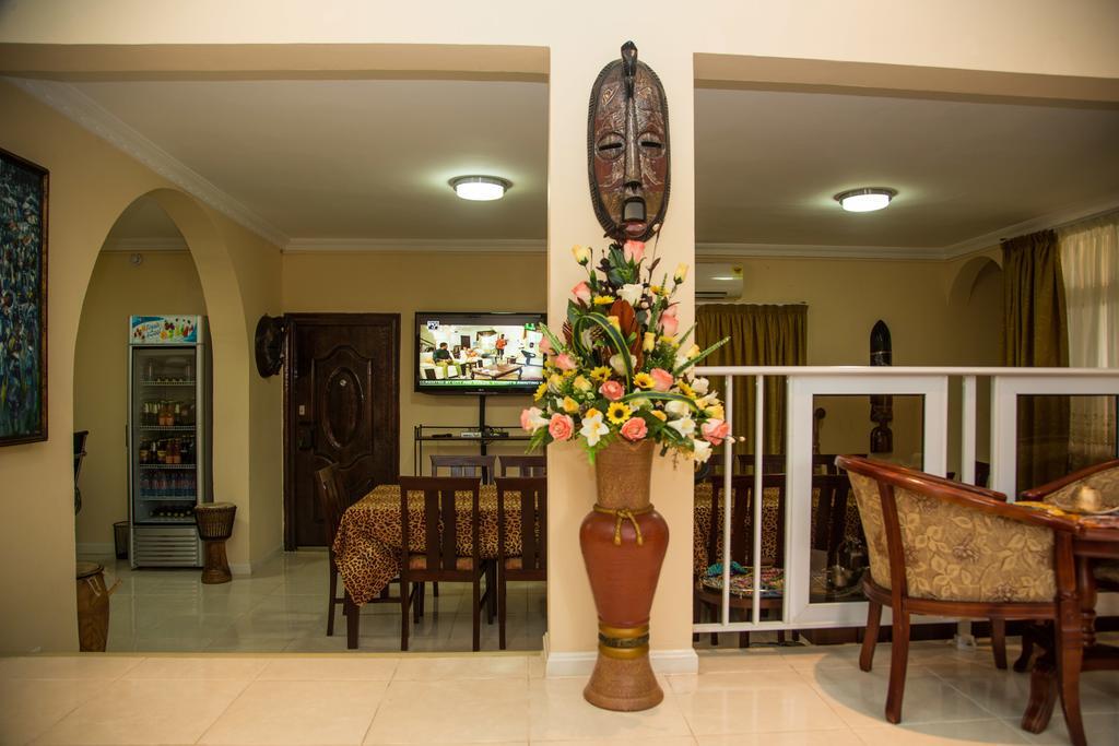 Alma House Hotel Accra Buitenkant foto