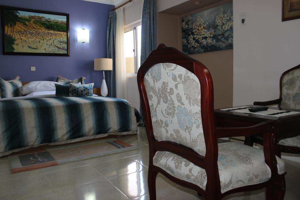 Alma House Hotel Accra Buitenkant foto