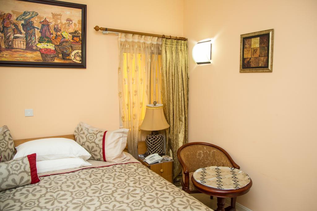 Alma House Hotel Accra Buitenkant foto