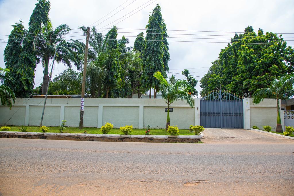Alma House Hotel Accra Buitenkant foto