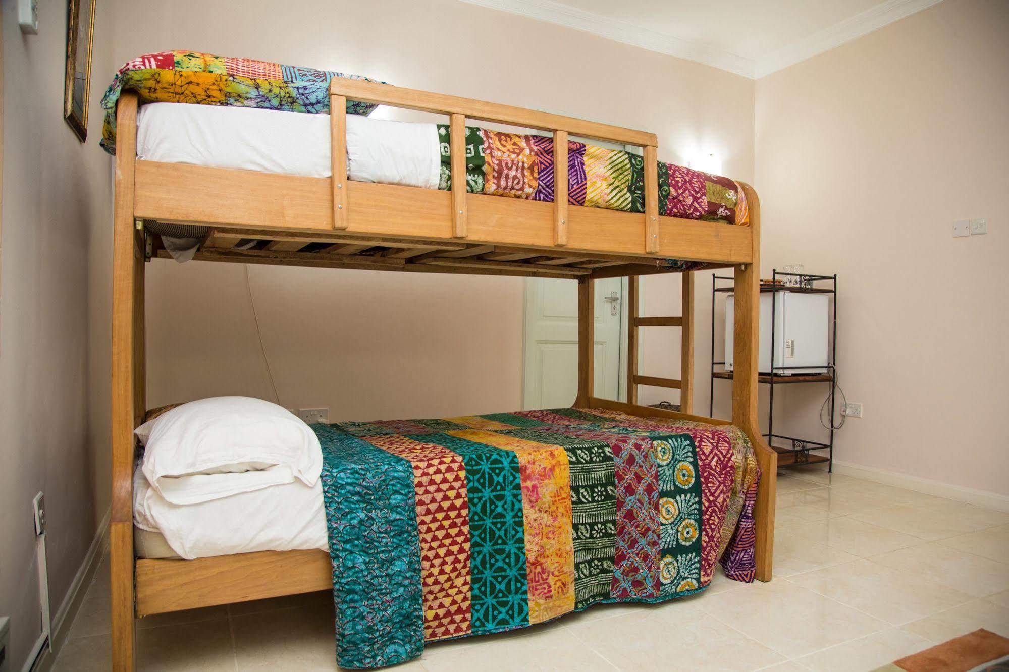 Alma House Hotel Accra Buitenkant foto