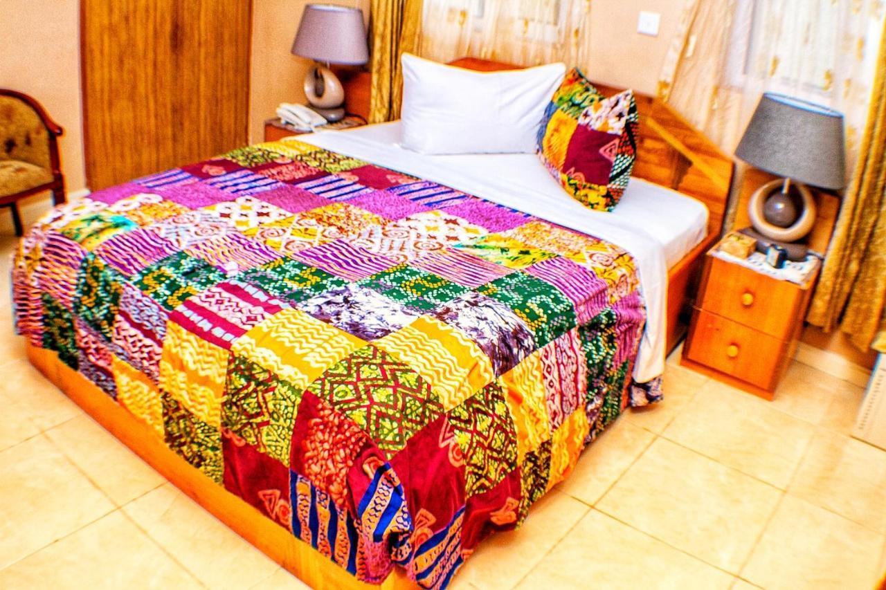 Alma House Hotel Accra Buitenkant foto
