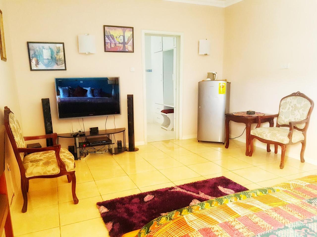 Alma House Hotel Accra Buitenkant foto