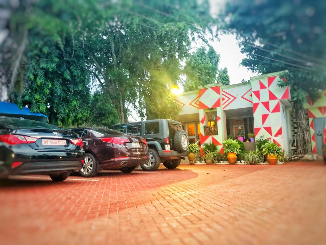 Alma House Hotel Accra Buitenkant foto