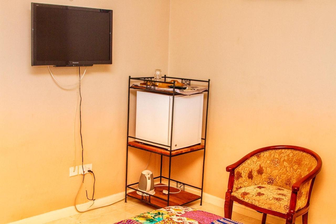 Alma House Hotel Accra Buitenkant foto